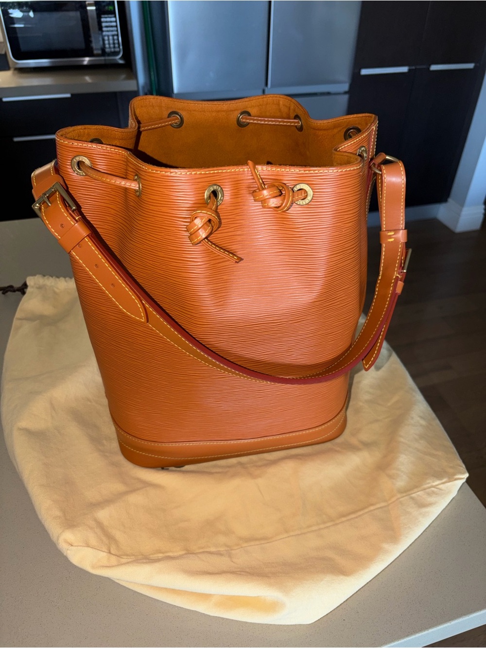 vintage Louis Vuitton Noé Bucket Bag - Picture 2 of 14